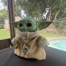 Star Wars: The Mandalorian The Child / Grogu Animatronic Edition by Hasbro.