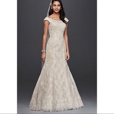 👰🏼Oleg Cassini Wedding Dress Off Shoulder size 2