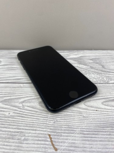 Apple iPhone SE 2022 - 64 GB - Midnight - Unlocked - Grade C, Below Average
