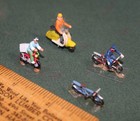 Motor Scooters &  Bicycles with Rider Figures - 4 Bikes & 3 Figurers - HO S — photo 1