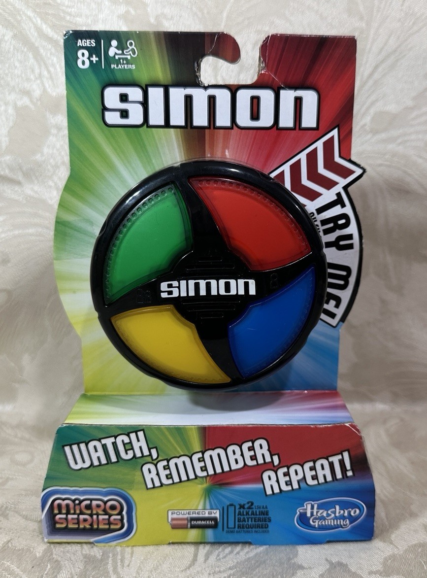 Simon Micro Series Classic Electronic Memory Game Hasbro - NEW
