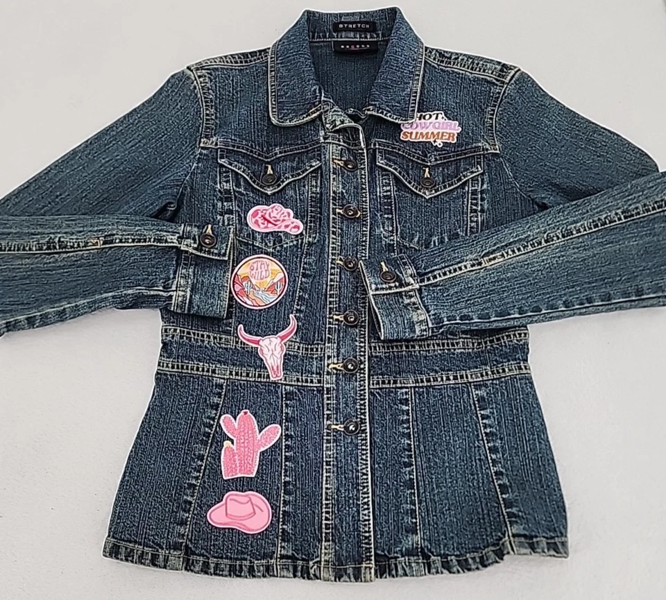 Chaqueta vaquera pequeña para mujer Axcess vaquero/niña parches occidentales reciclada ¡DIVERTIDA! Foto 2 de 4