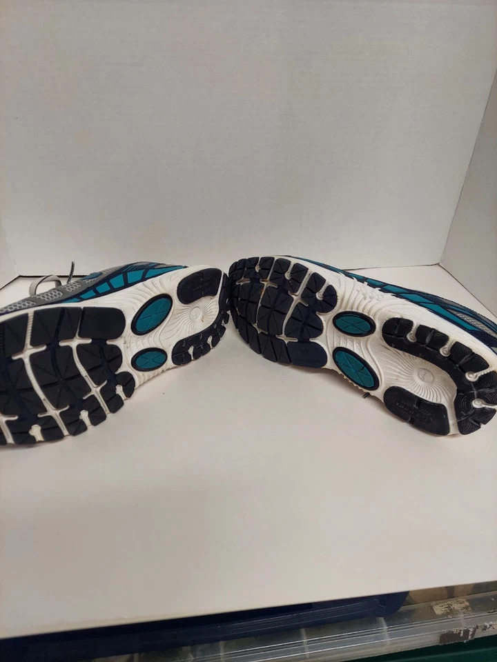 Ladies Brooks Sneaker Size 11 Med. - Image 4 of 4