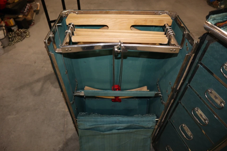 Antiguo Hartmann Gibraltarizado Vapor Armario Baúl Cojín Superior y Llaves de Colección Foto 3 de 4