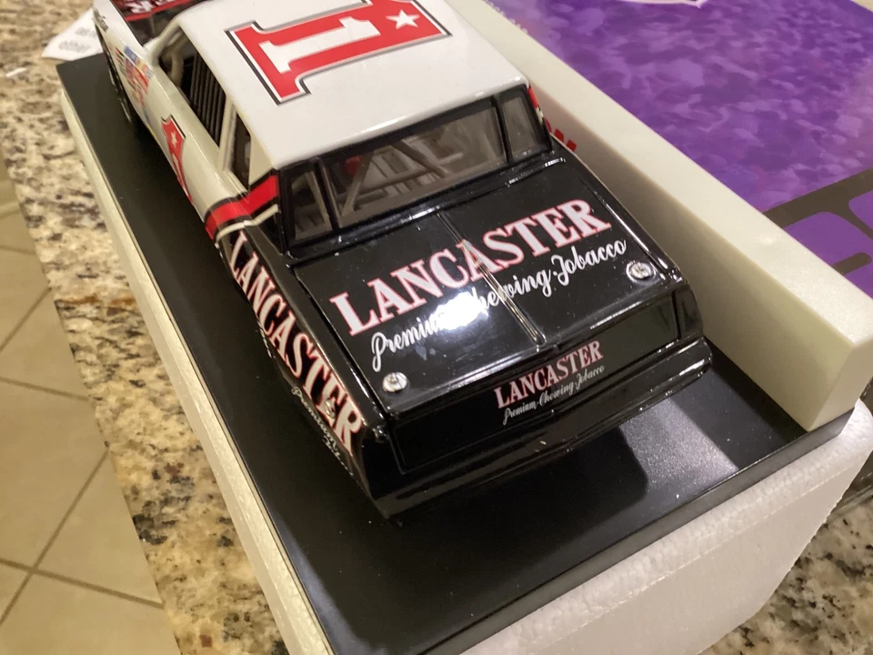 1/24 Acción #1 Davey Allison Lancaster Tobacco 1985 Monte Carlo Foto 4 de 4