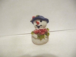 THIMBLE VINTAGE RESIN CHINA SNOWLADY WEARING A PURPLE BONNET & HOLDING ROSES