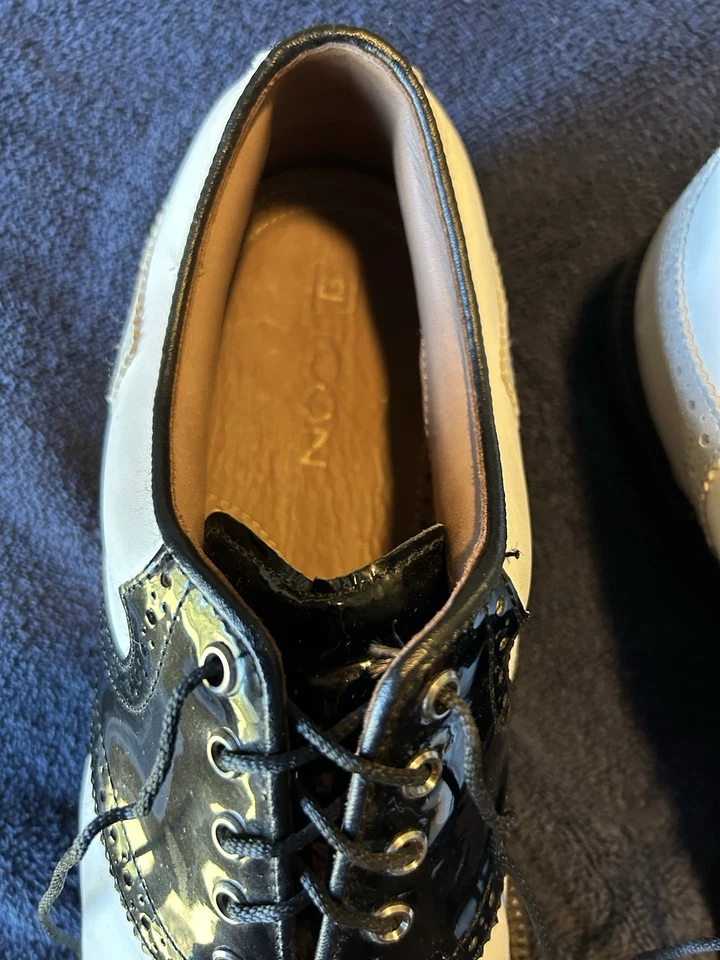 Zapatos de golf Footjoy para hombre con punta de ala sin clavos talla 9,5 Foto 2 de 4