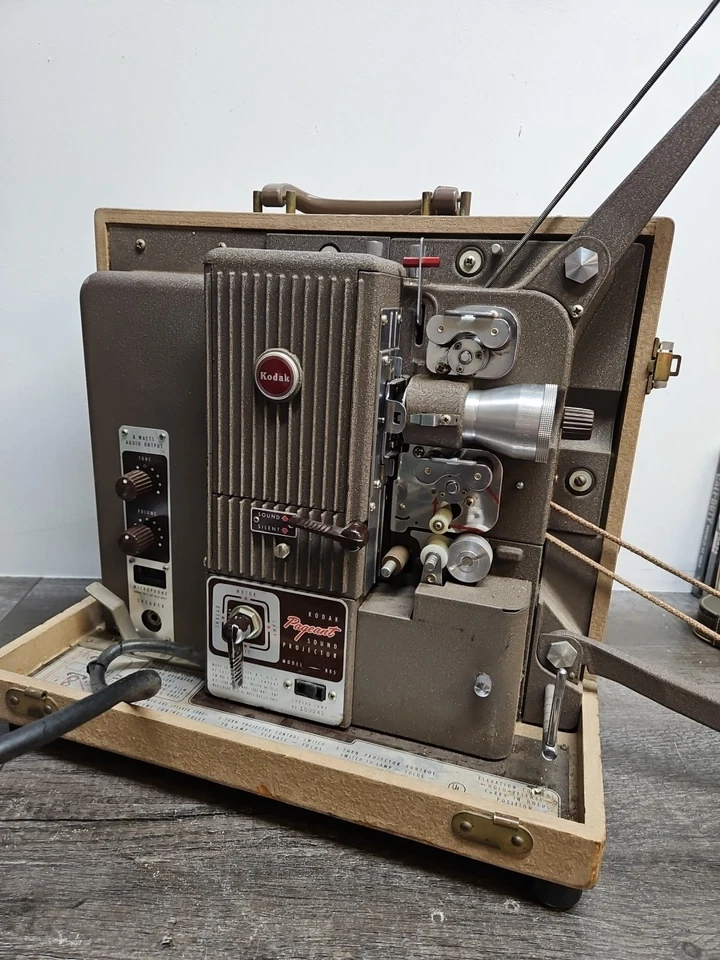 复古柯达 Pageant 16 毫米声音投影仪型号 8 K 5 带盒 — 第 2/4 张图片