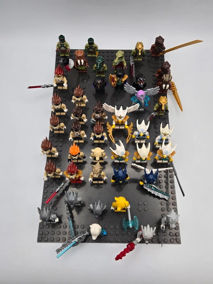Huge LEGO Legends of Chima Minifigure Lot x43  Accessories Lion Eagle Bear Wolf - Image 3 of 4