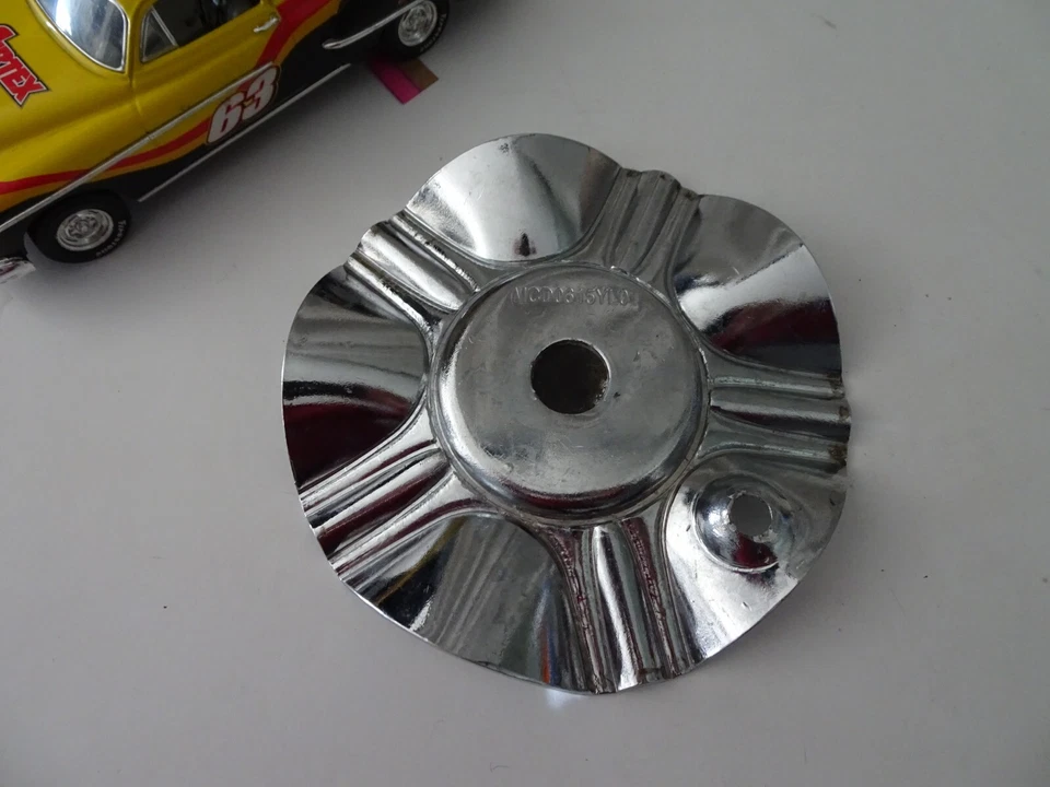 Tapa central de rueda Falken cromada personalizada # MCD0615YL01 Foto 3 de 3