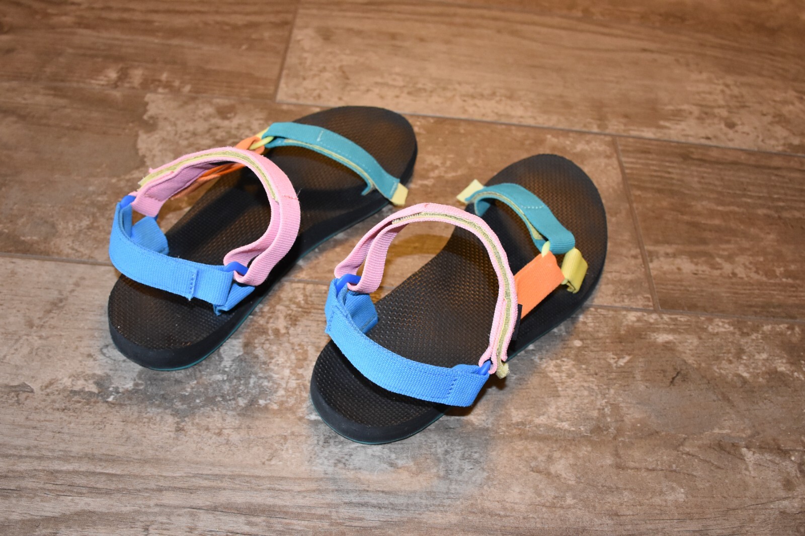 teva multi color