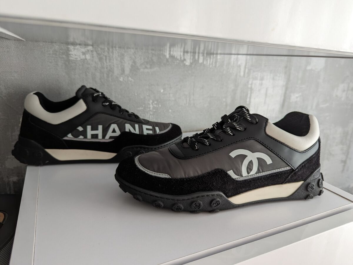CHANEL CC Logo Black Suede Nylon Trainers Sneakers Shoes CHANEL CC Logo Black Suede Nylon Trainers Sneakers Shoes