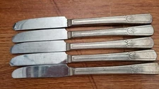 5 ANTIQUE VINTAGE COLLECTIBLE KNIVES 8.25" SILVER PLATE- WM ROGERS MFG CO