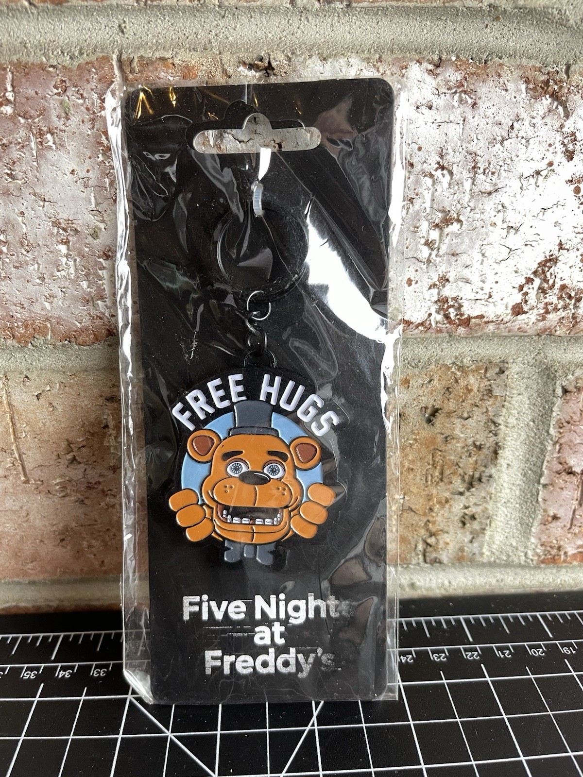 2016 Bioworld Five Nights At Freddy's Keychain Freddy Fazbear Free Hugs
