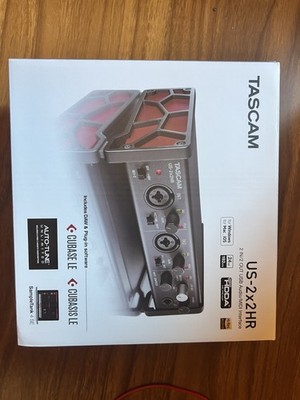 Tascam US-2x2HR USB Audio / Midi Interface (2 In / 2 Out) mit Box