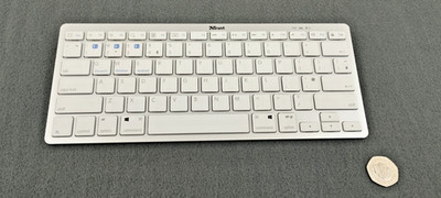 Trust Nado Wireless Bluetooth Tastatur für PC Laptop Tablet Smartphone funktioniert