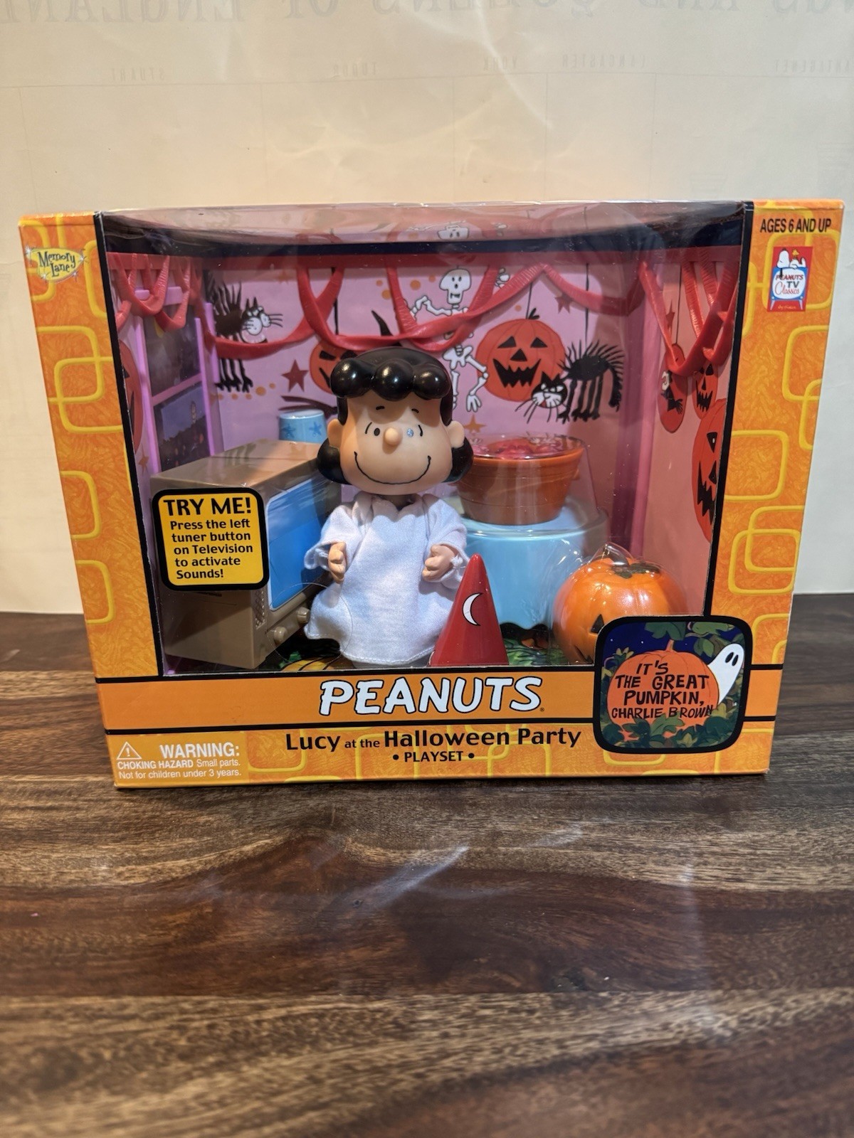 2003 Memory Lane Peanuts The Great Pumpkin Lucy at Halloween Party Playset NEW