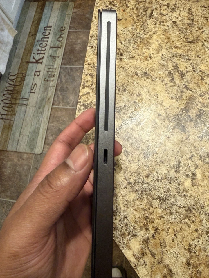 Apple Magic трекпад 2 — космический серый (A1535), осветляющий USB-порт - Изображение 2 из 4