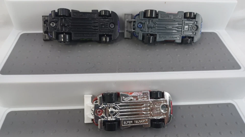 Hot Wheels Super Tsunami Lot Of 5 Gold Blue Purple Red Die Cast - Image 4 of 4