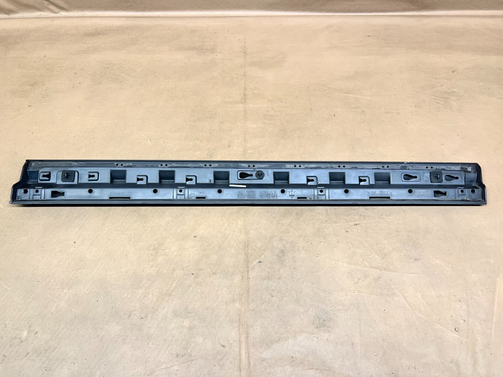2017-2020 MASERATI LEVANTE FRONT LEFT SIDE EXTERIOR DOOR LOWER MOLDING TRIM OEM