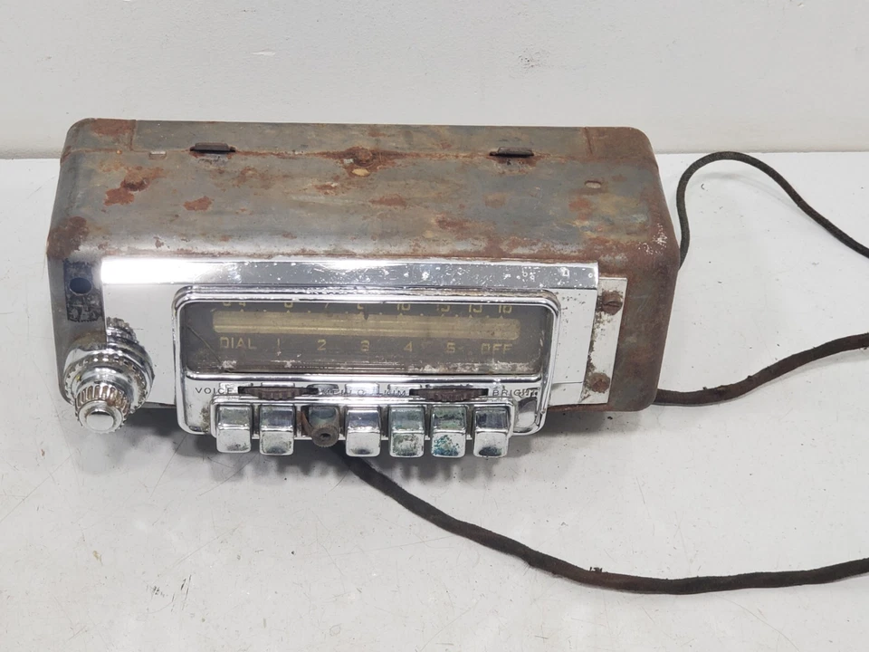 DE COLECCIÓN ANTIGUO MOPAR MODELO 81 AM RADIO PULSADOR DODGE PLYMOUTH CHRYSLER - COMO Foto 2 de 4