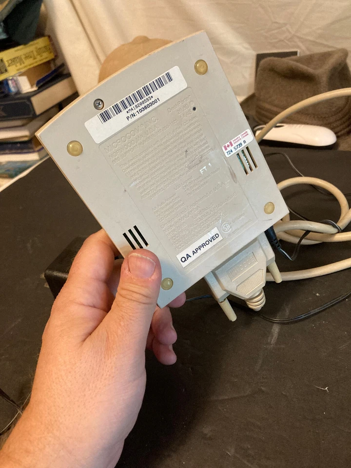 Microcom DeskPorte 14.4S 14,400 bps Data/Fax Modem Serial Printer port modem - Image 2 of 4