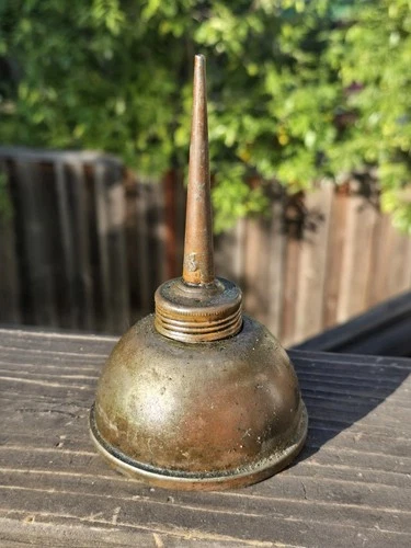 Vintage 5.5” x 3.25” Metal Thumb Pump Oil Can Oiler Copper Color