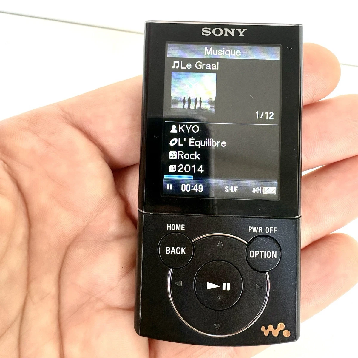 Sony Walkman NWZ-E443 4 Go - Lecteur MP3 MP4 FM + Câble USB
