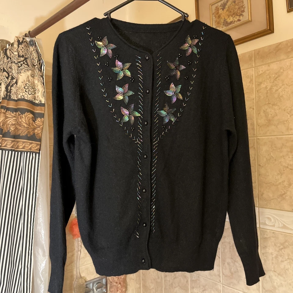 Cárdigan de lana de cordero vintage NEGRO con cuentas diseño floral - pequeño (38) Foto 2 de 4