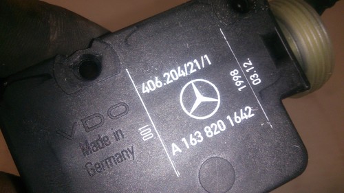 Mercedes-Benz W163 ML430 Actuator Fuel Filler Cap ZV Fuel Cap A1638201642 - Picture 2 of 2