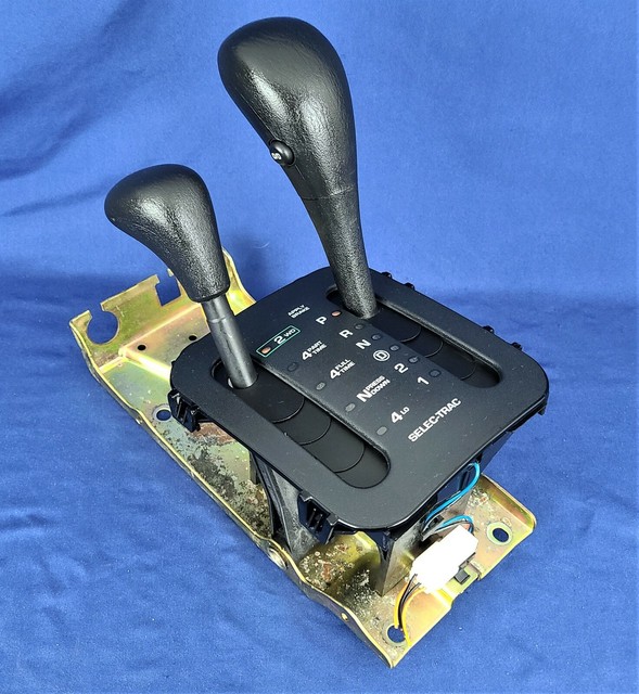 Jeep Grand Cherokee WJ 9904 SelecTrac Automatic Floor Shifter Shift