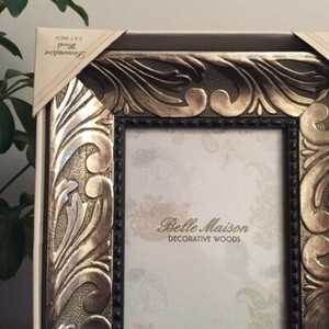 NIB - Belle Maison Decorative Woods Collection  5" x 7" Bronze Tone Frame NEW