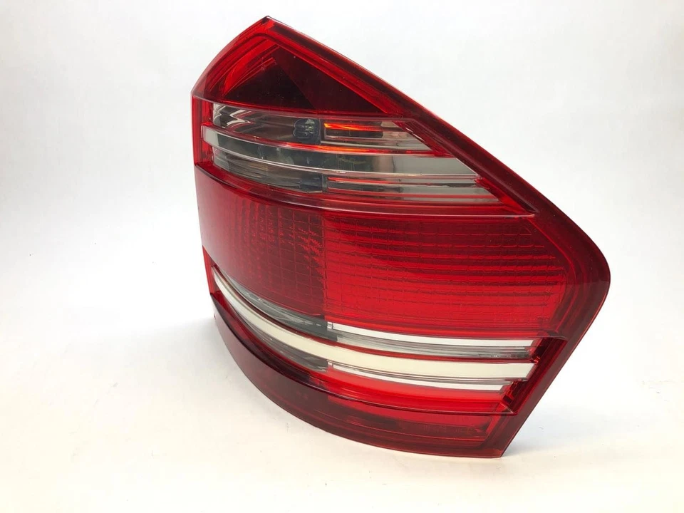 Conjunto de luces traseras de pasajero Mercedes-Benz GL450 GL320 X164 2007-2009 fabricante de equipos originales Foto 2 de 4
