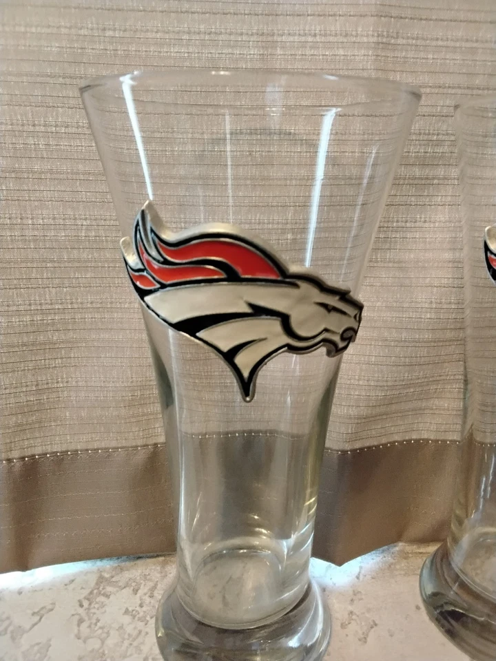 2 - Denver Broncos peltre cabeza de caballo logotipo gafas pilsner vidrio NFL Foto 2 de 4