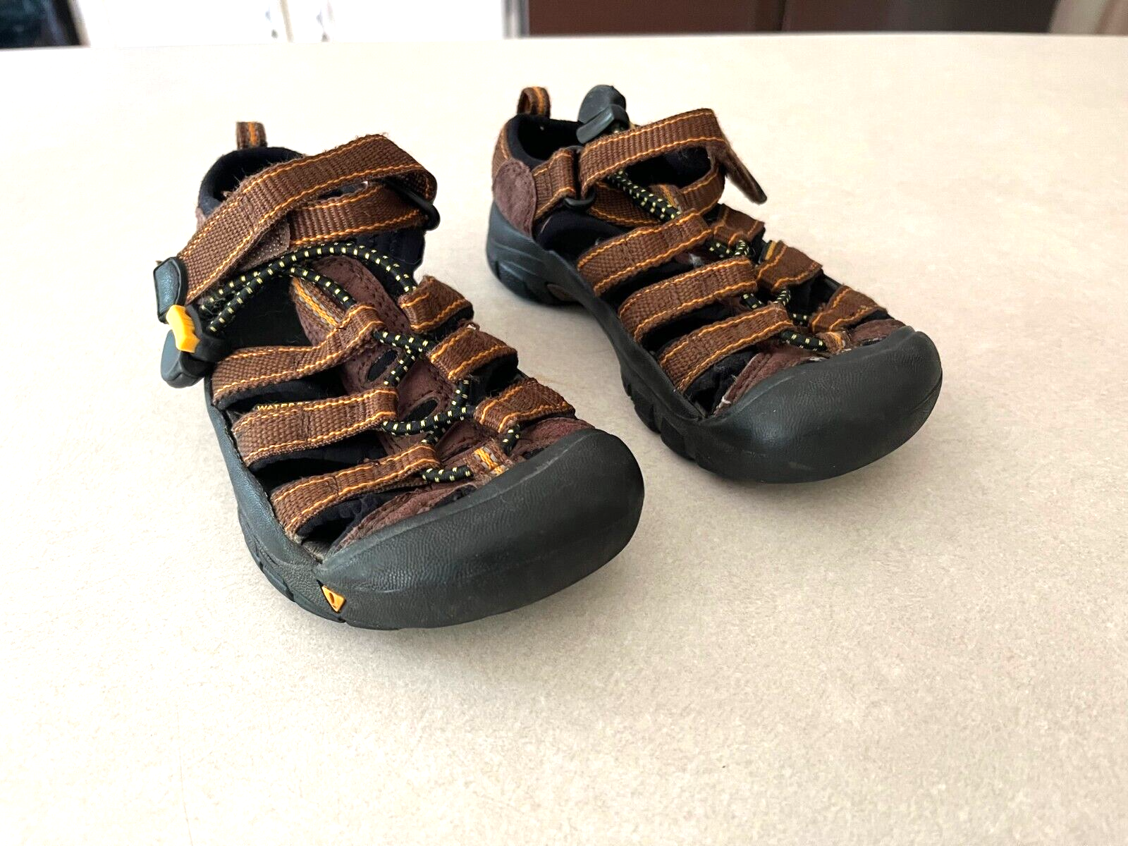 Sandali da acqua Keen unisex marroni per bambini scarpe estive bambino taglia 11