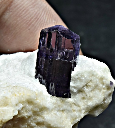 Esemplare Cristallo Scapolite Viola Terminato Fluorescente 134 Carati Alta Qualità - Foto 3 di 12