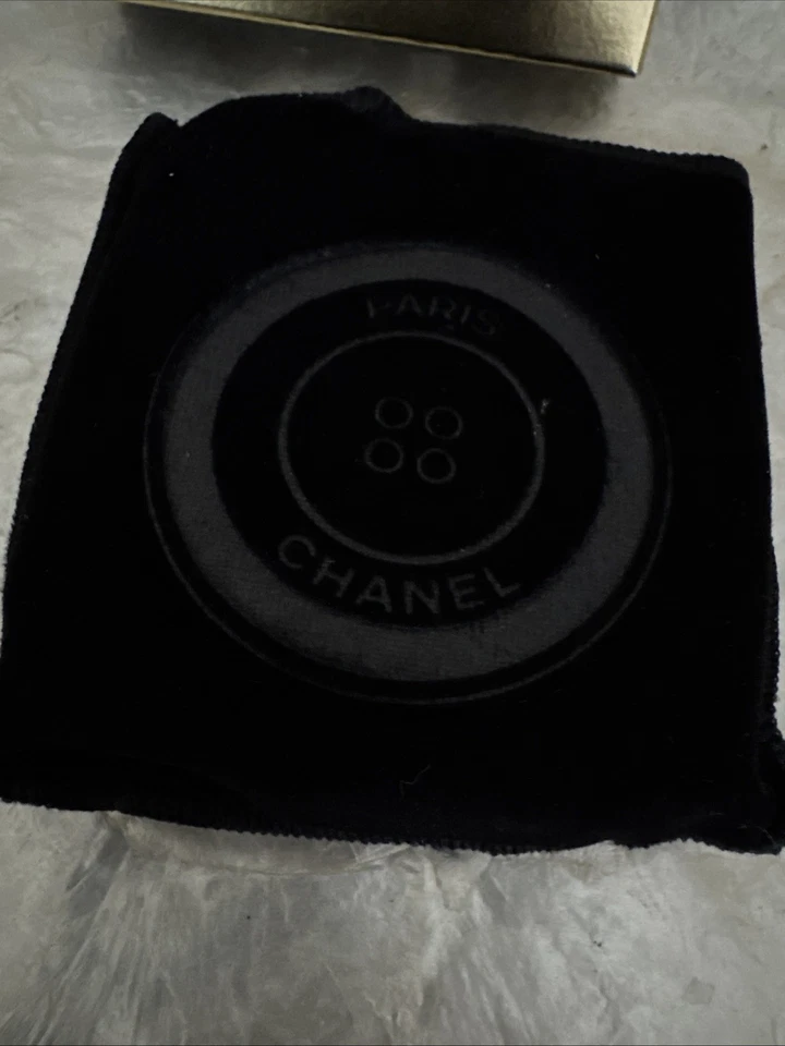 CHANEL Les 4 Ombres Boutons Multi-Effect Quadra Eyeshadow Boutons, Mademoiselle - Image 3 of 4