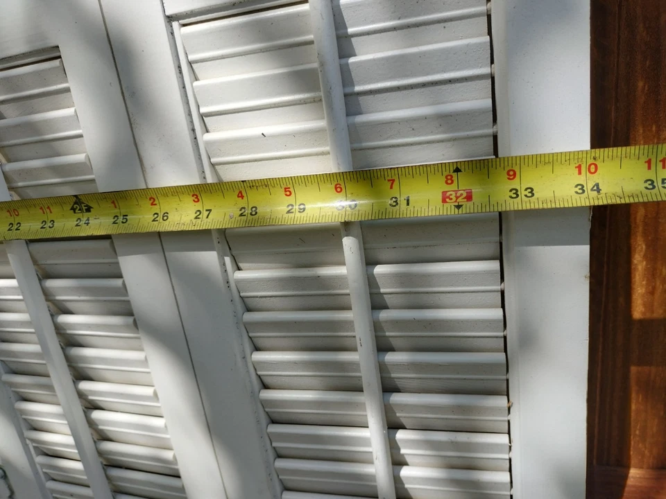 Persianas interiores de madera vintage para ventana de plantación 34 pulgadas por 57 pulgadas Foto 4 de 4