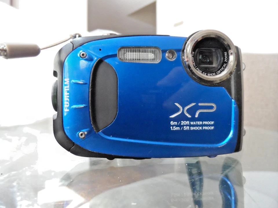 CÁMARA SUBMARINA FUJIFILM FINE PIX XP65 14,0 MEGAPÍXELES PAQUETE DE TRABAJO Foto 2 de 4