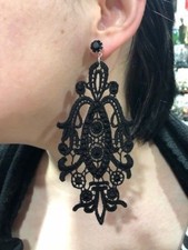 orecchini in pizzo macrame neri pendenti artigianali con strass e punto luce