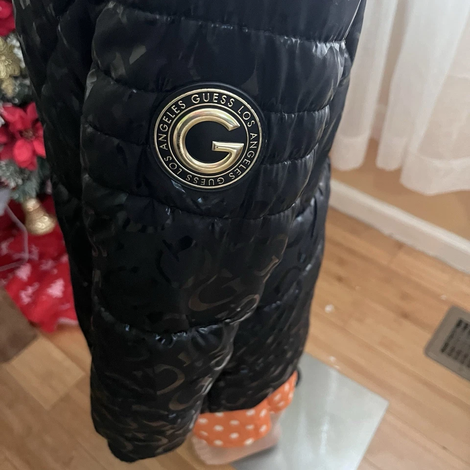 Guess Chaqueta con Capucha Negra con Ribete de Piel para Niñas Talla 6x/L Hinchada Impermeable Foto 2 de 4