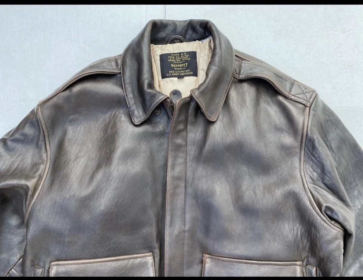 Chaqueta de vuelo Schott tipo A-2 de cuero Segunda Guerra Mundial con incrustación de mapa, X grande, marrón oscuro.