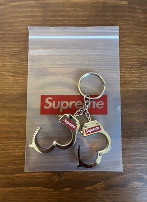 セキュリティ SUPREME Kye chain Supreme Handcuff Keychain – Brand New! | eBay
