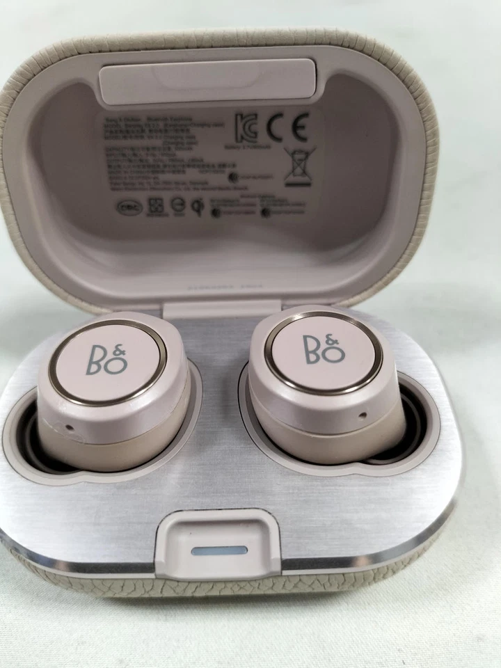 Bang & Olufsen Beoplay E8 3rd Generation Bluetooth In-Ear Earphones - Silver - Image 4 of 4