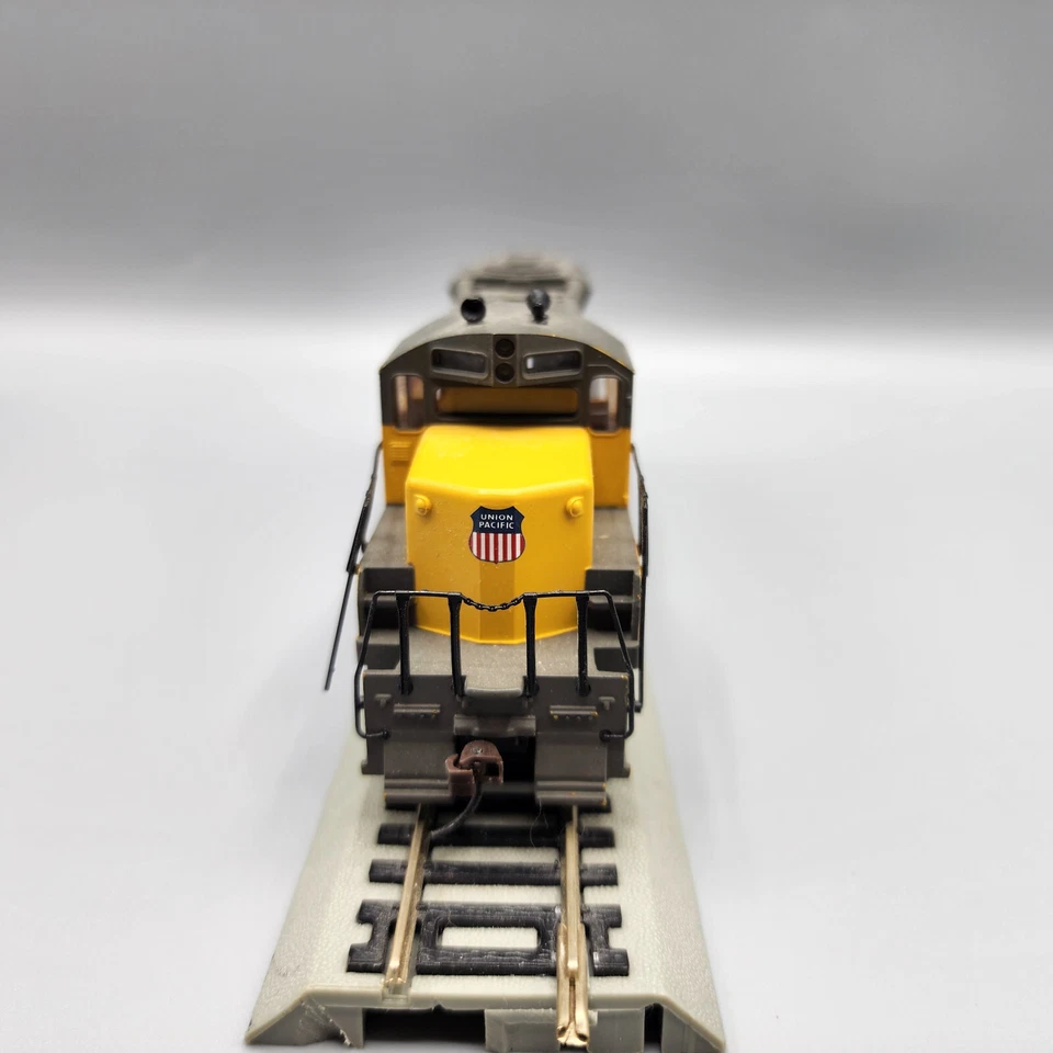 Walthers HO Scale Union Pacific #287 Locomotive Model Train RUNS/LIGHTS C-6 - Image 4 of 4