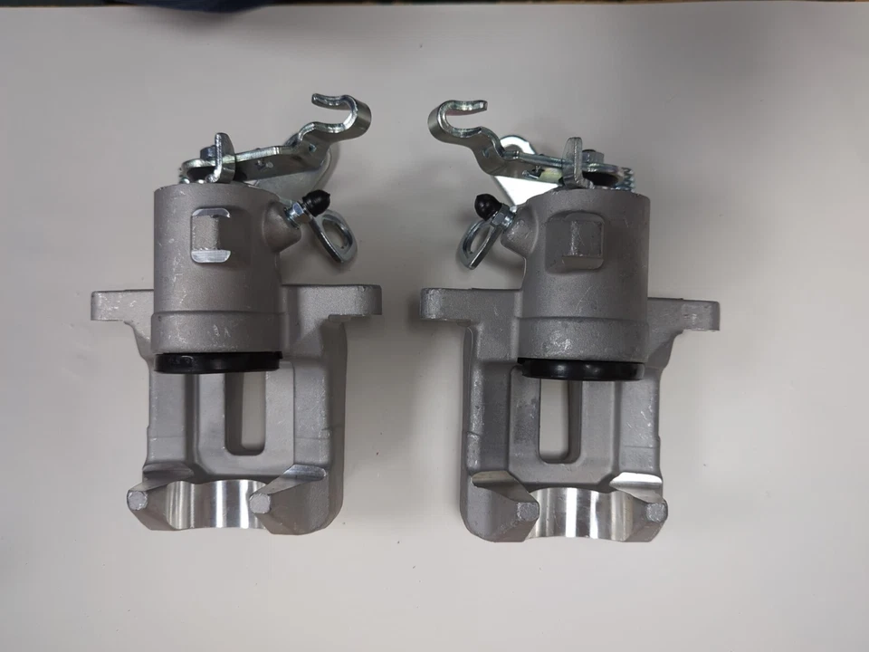 Par de pinzas de freno traseras para Audi A3 8P1 8PA 8P7 Seat Altea 5P1 VW Golf MK 5 MK6 Foto 4 de 4
