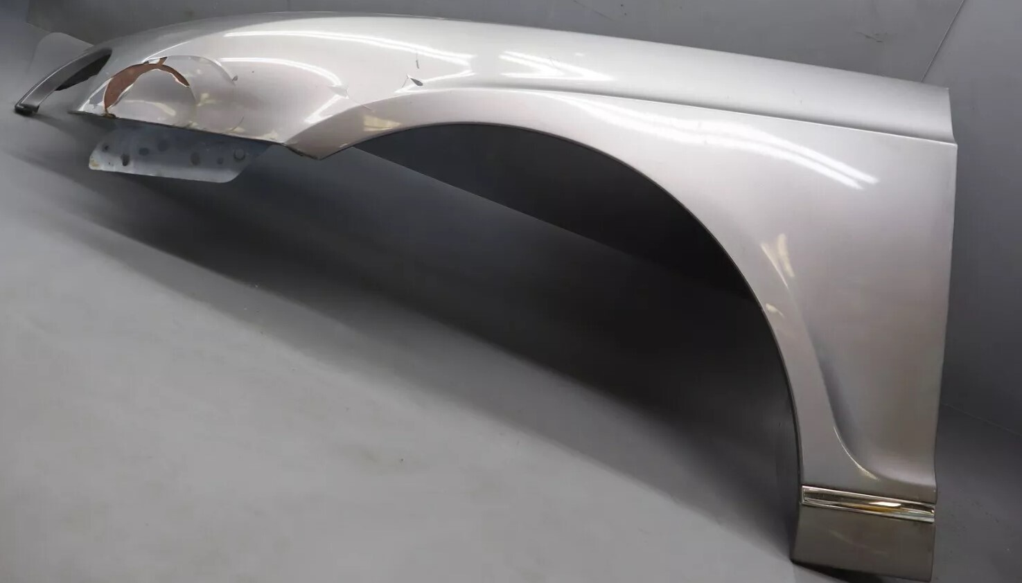 *Damage* Silver Bentley Flying Spur left driver fender (wing) Part No 3w5821105F