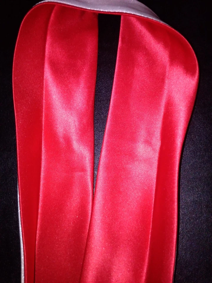 SOLO BUFANDA HOLIDAY BARBIE 2000 ROJA Y BLANCA Foto 3 de 4