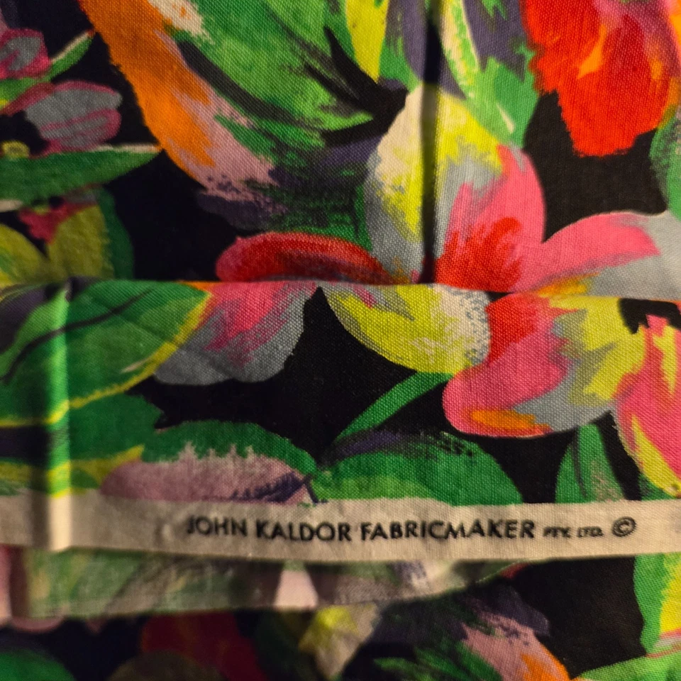 Tecido colorido tropical Flórida Havaí 3 jardas de John Kaldor vendido por jarda - Imagem 3 de 4