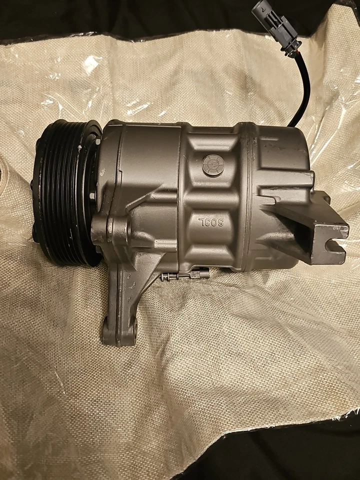 2013 Cadillac SRX Luxury Sport Utility 4-Door 3.6L A/C Compressor and Clutch... Foto 2 de 3